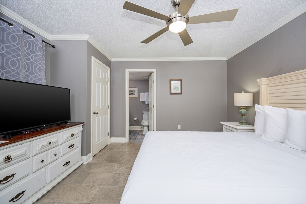 Phoenix Vi 6910 2 Bedroom Condo