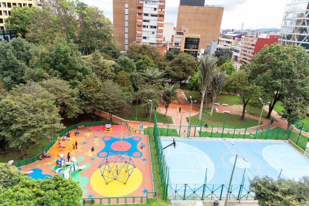 w Spacious 3BR w View in El Nogal