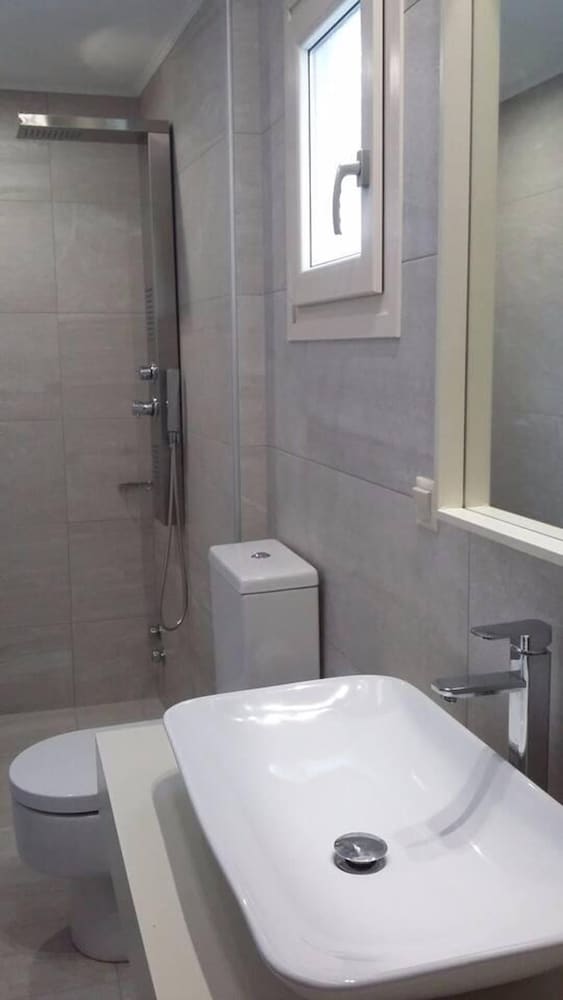 Luxury Holiday Home 4 Bedroom Villa in Paleokastro view 5