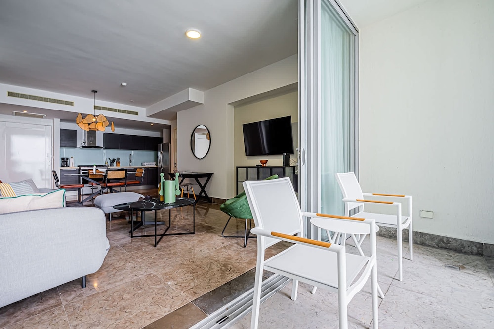 w Comfy 1BR w Fantastic Balcony in YOO