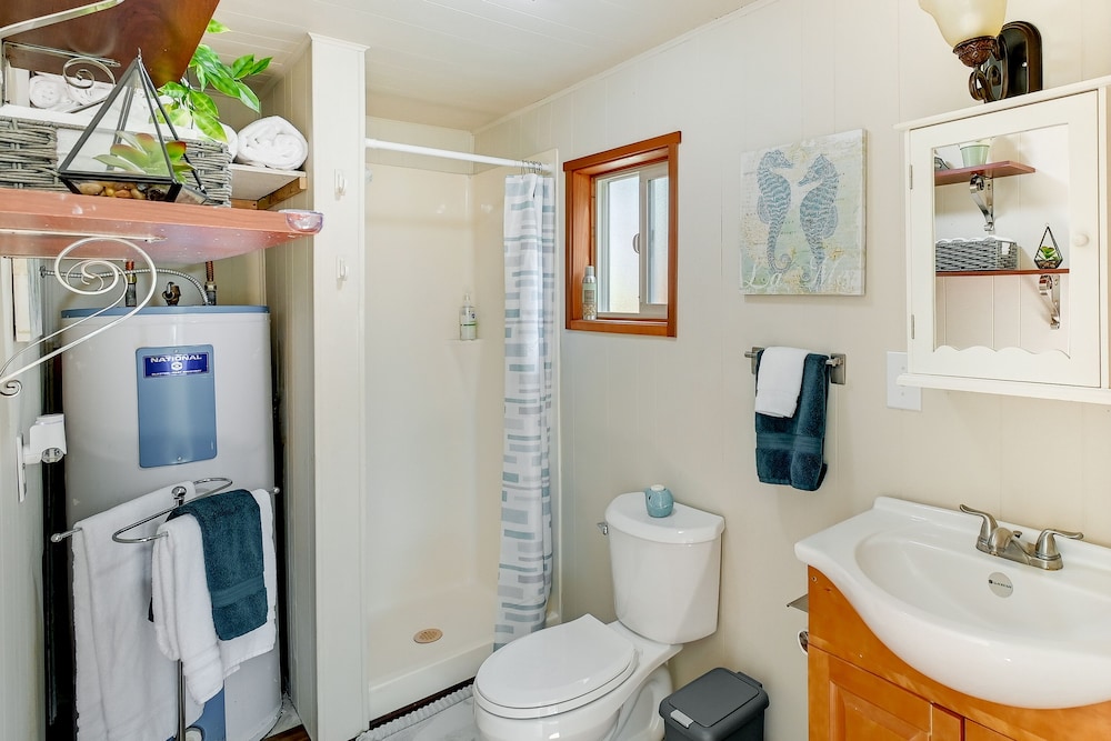 Rustic Allyn Cabin: Private Isl Community w/ Kayak view 3