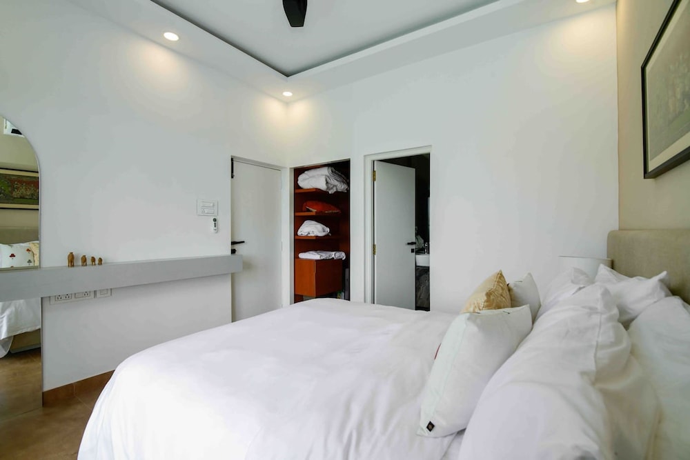 Luxury 4bhk Pool Villa - Sunset View