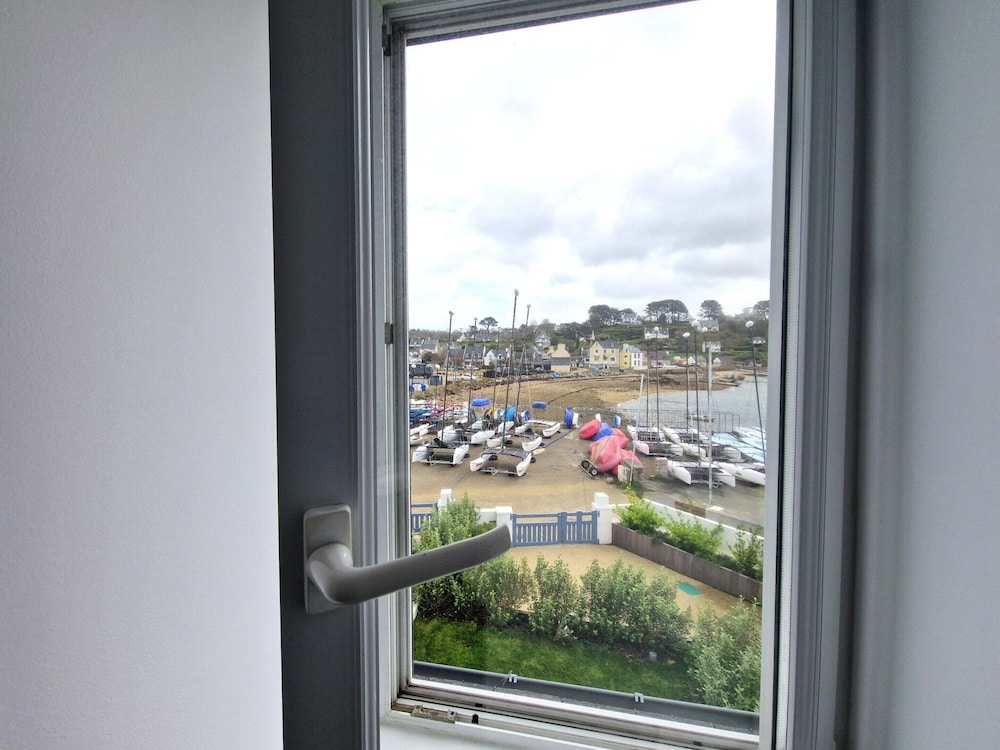 Charming Breton Holiday Home Right by the sea