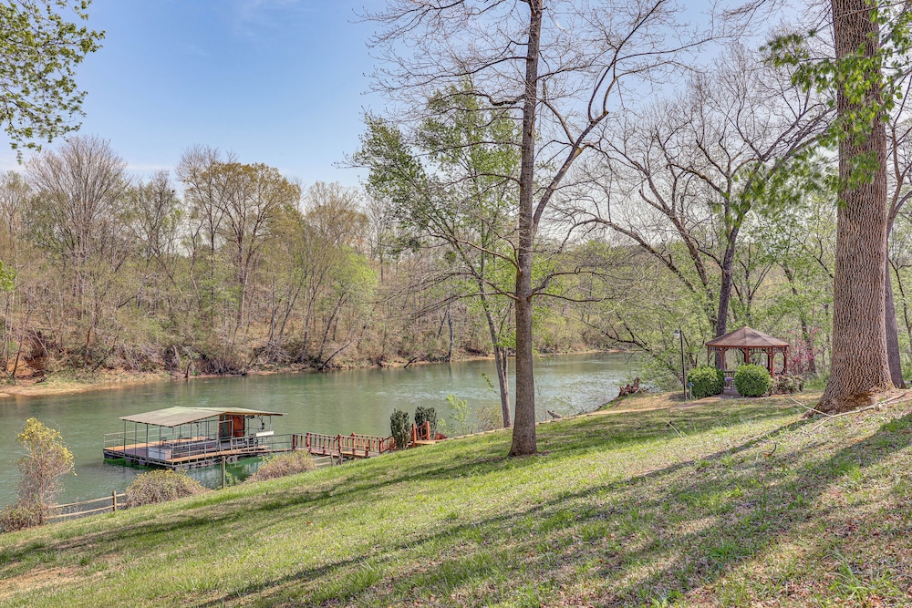 Private Dock: 'the River House' in Heber Springs!