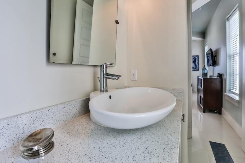 Bord du Mer 6 Bedroom Holiday Home by Five Star Properties