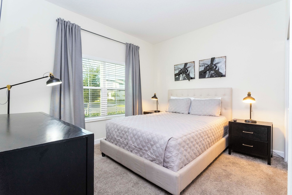 Magnificent 5Bd w Pool Storey Lake 4800 view 2
