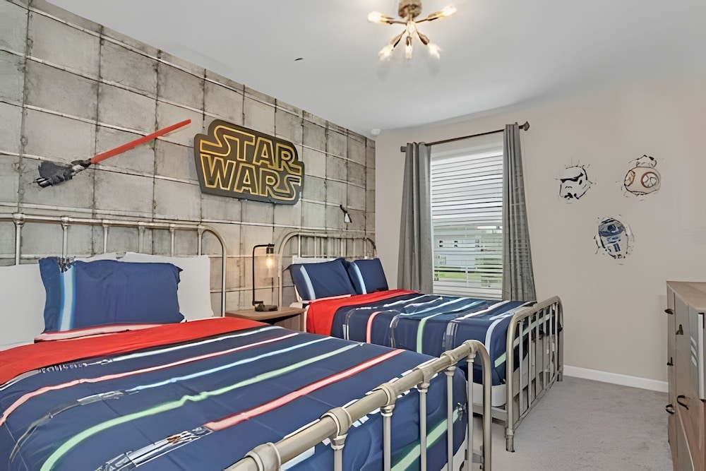 Luxury 5-bed Home With Private Splash Pool