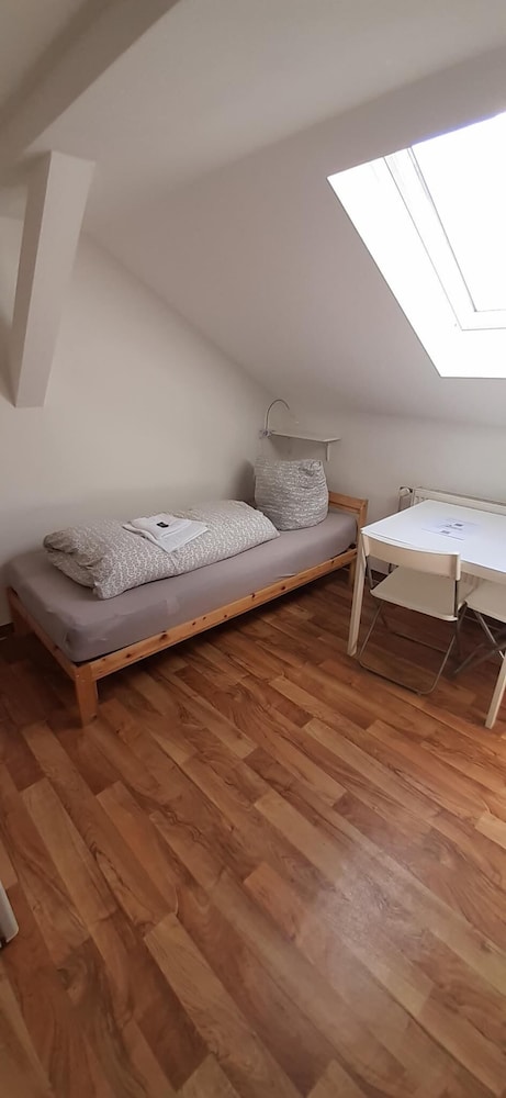 2-Rent Group Hostel Zimmer&Apartments GKP2