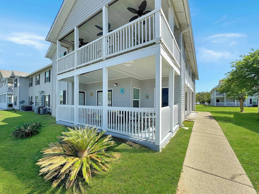 Coastal Retreat - Stay for 6!