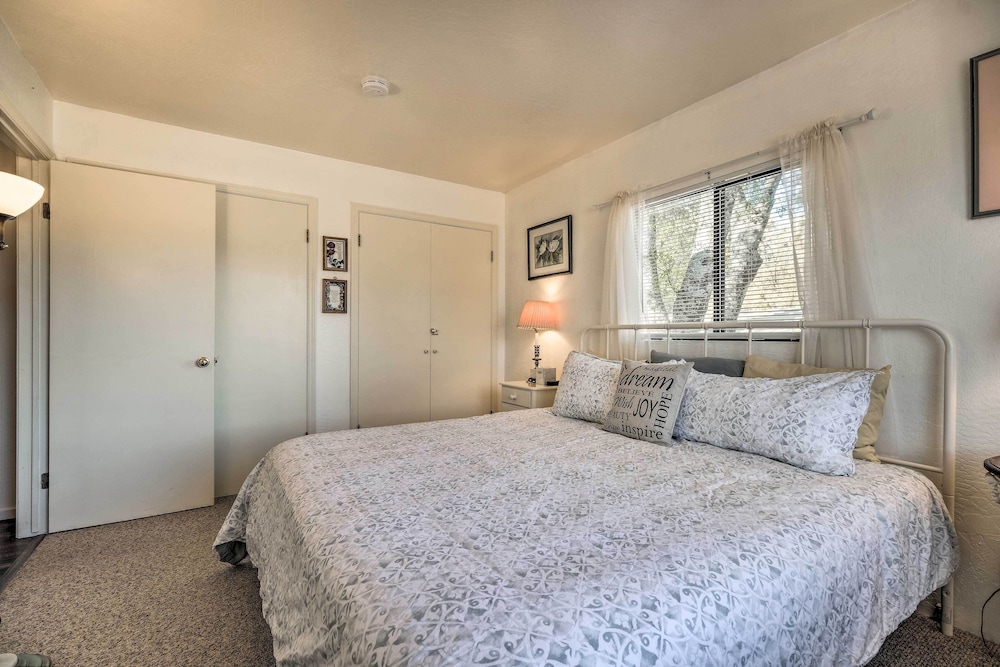 Secluded Mountain Hideaway < 8 Miles to Bass Lake! view 4