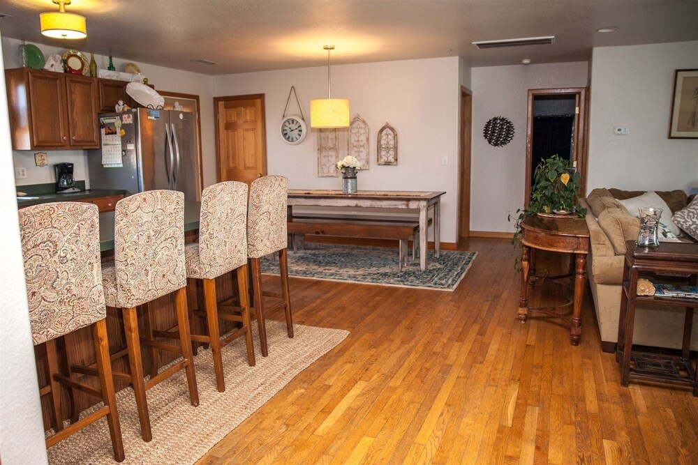 Austin's Pointe 4 Bedroom Cottage by RedAwning