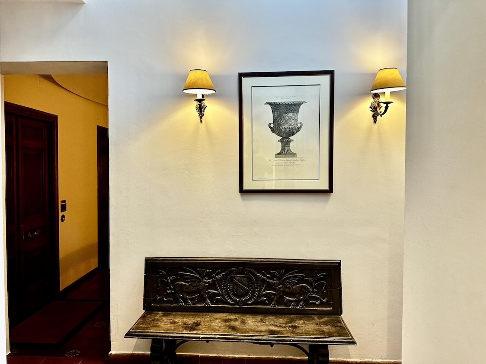 L Ortensia Bianca in Palazzo Ruspoli a Superb Retreat in the Most Elegant Palace in Rome