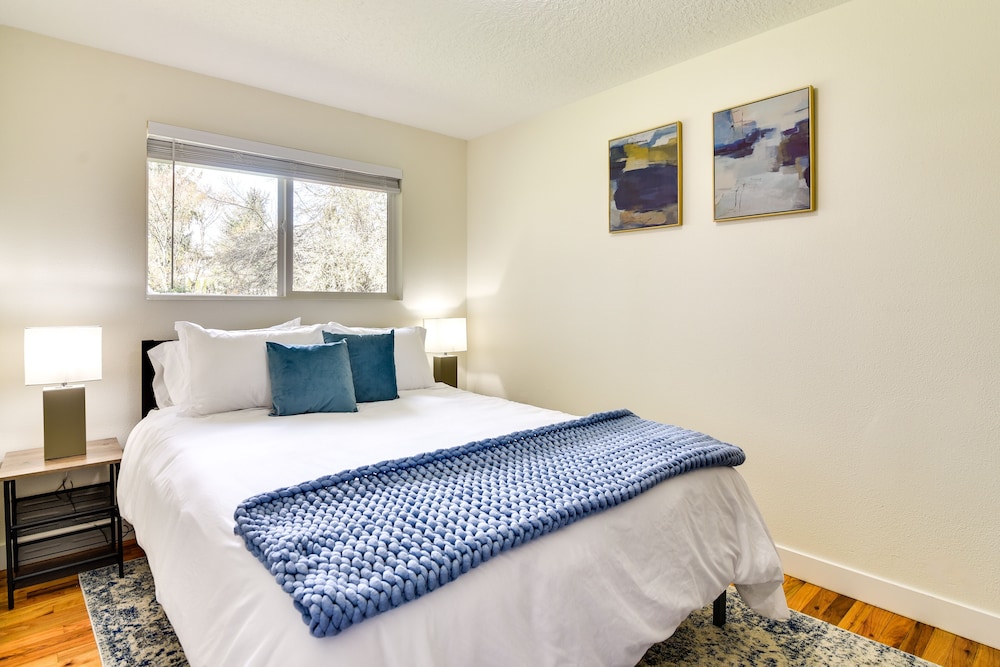 Pet-friendly Oregon Vacation Rental With Patio! view 2