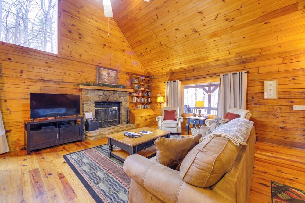 Creek On-site! Cabin 7 Mi to Cataloochee Ski Area