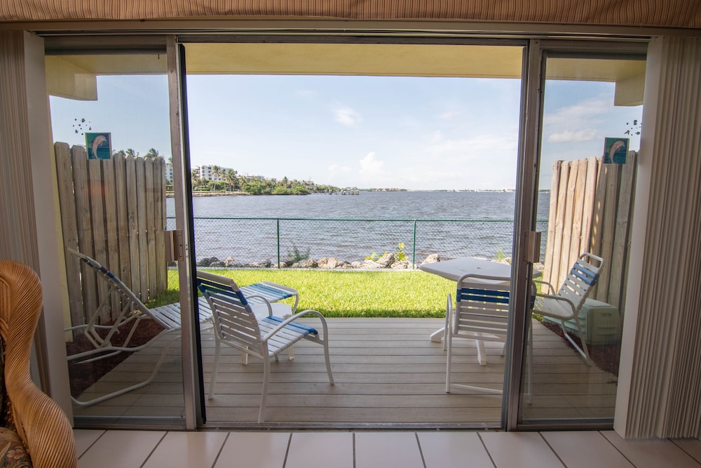 Palm Beach Waterfront Suites