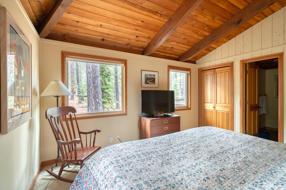 NEW Winter Retreat at Black Butte Ranch