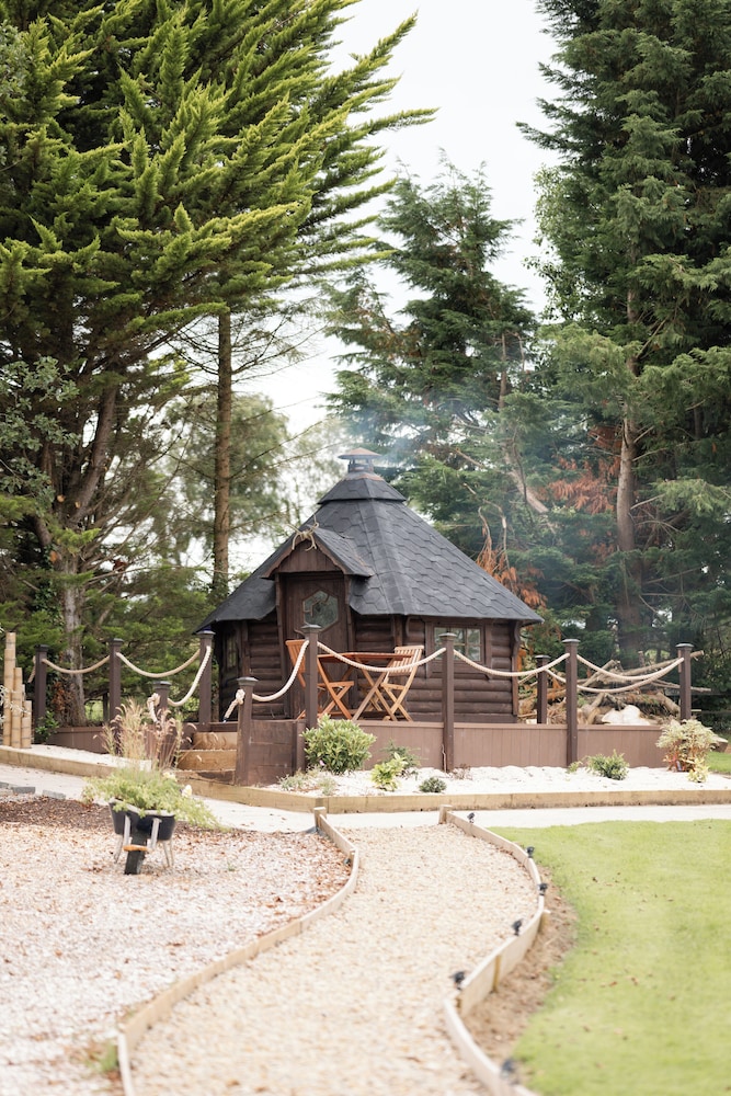 Luxury Waterfront Self-Catering Cabins