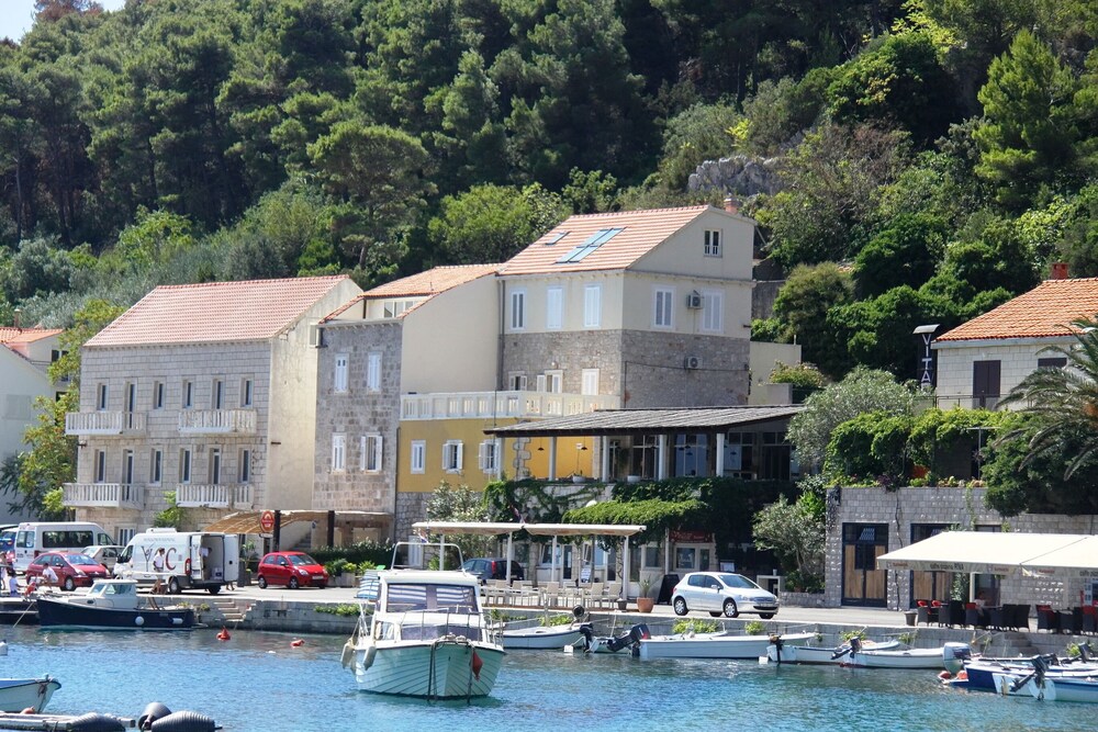 Just by the Sea Apartments
