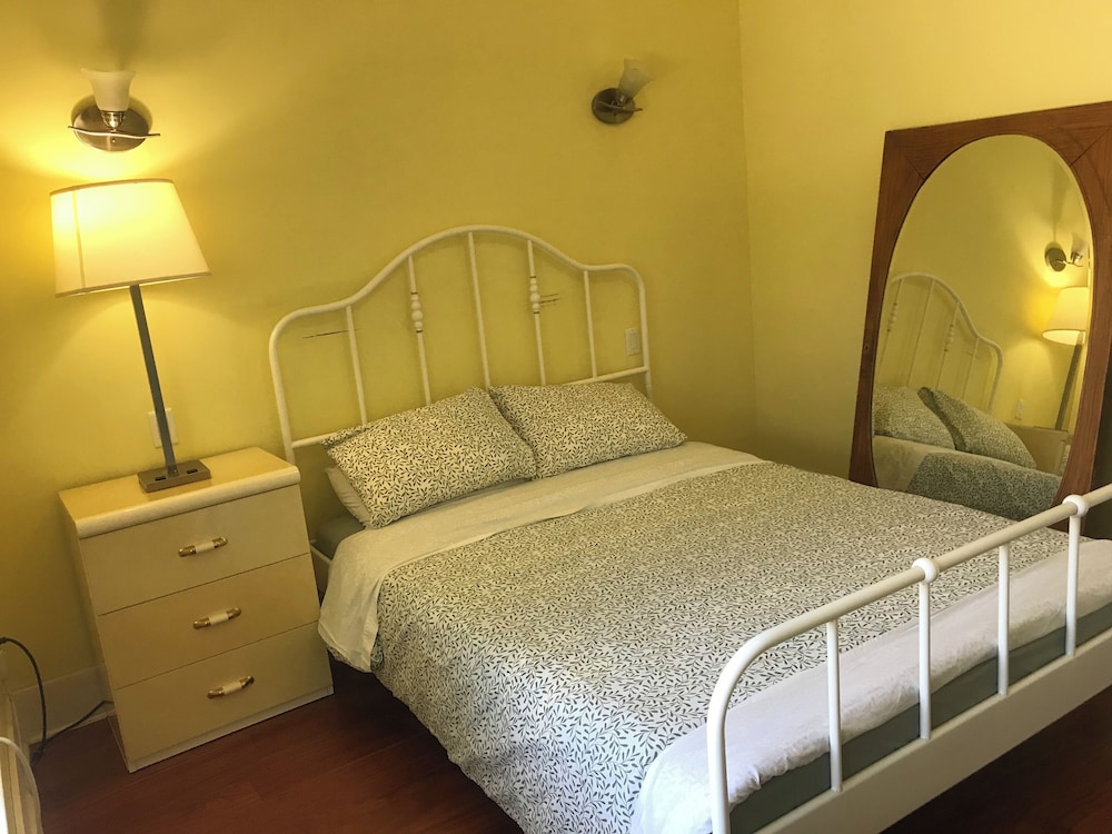 West Broadway guesthouse