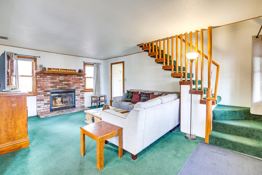 Big Bear Lake Cabin Rental < 2 Mi to Snow Summit! view 2