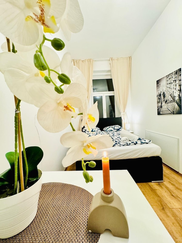 5BR Apt For 10 Walk to Kaufpark Alterlaa