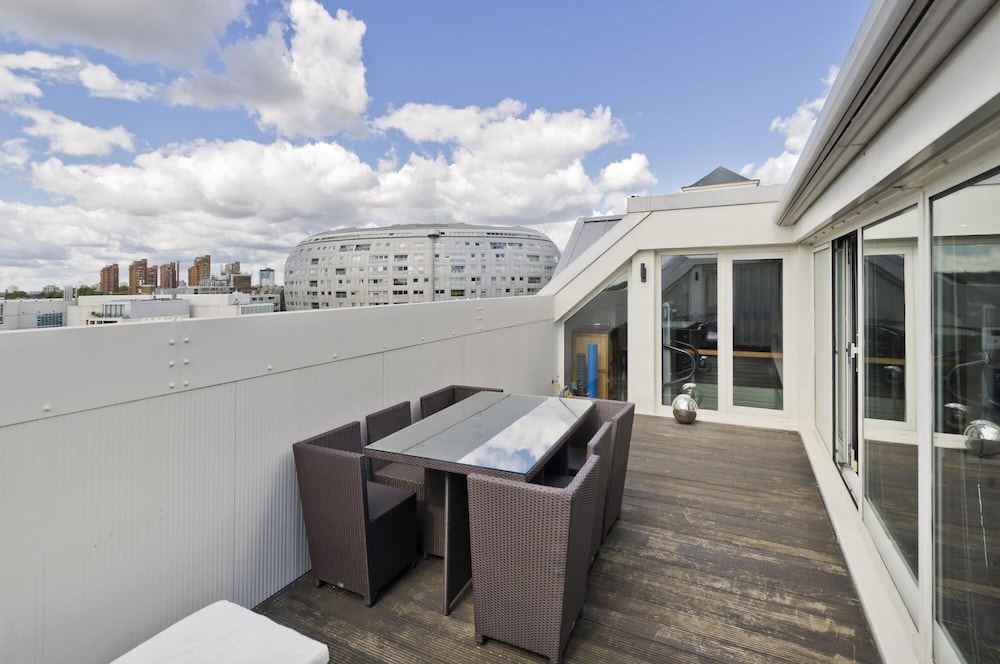outdoor bbq area