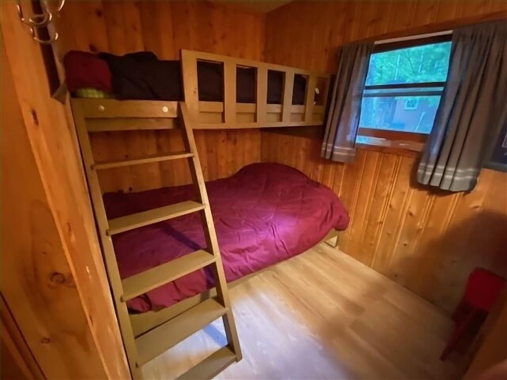 282 Papineau Lake 3 Bedroom Cottage