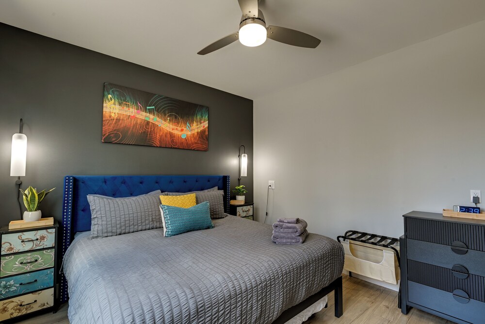 Skyline Views: Nashville Townhome 3 Mi to Broadway