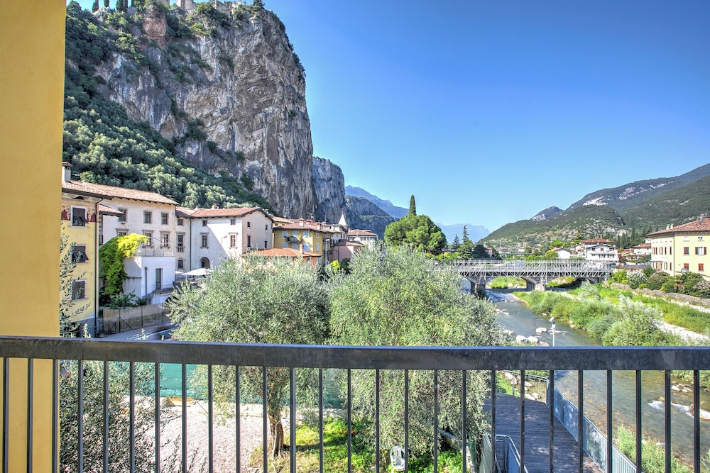 Ulivo and Magnolia Bike & River Apartment