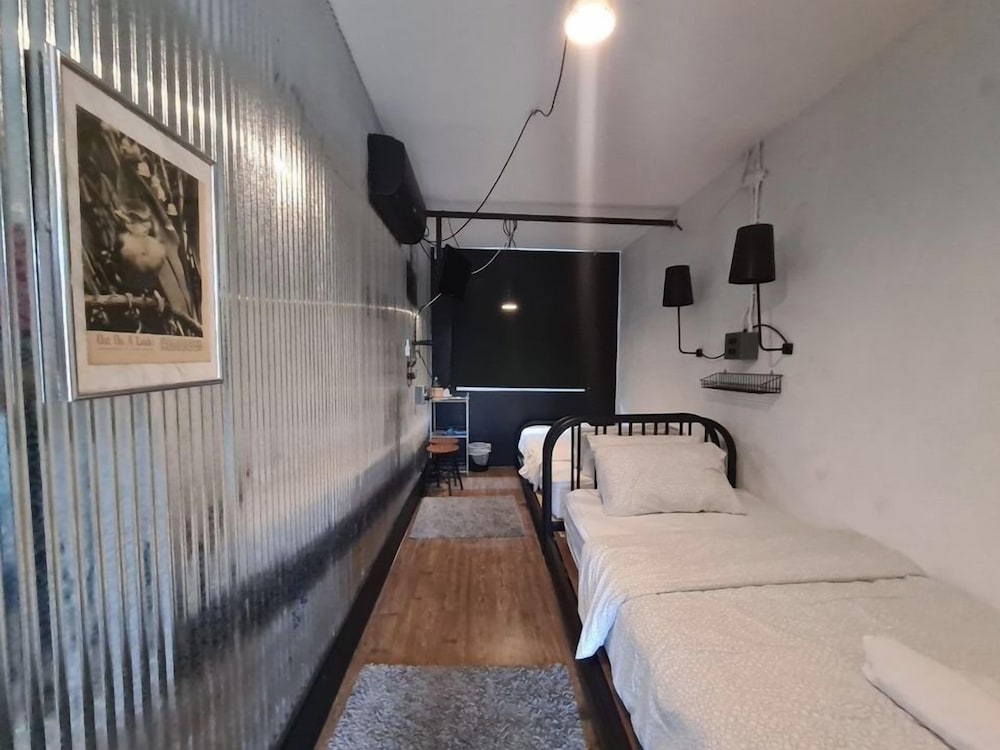 Hand Hotel