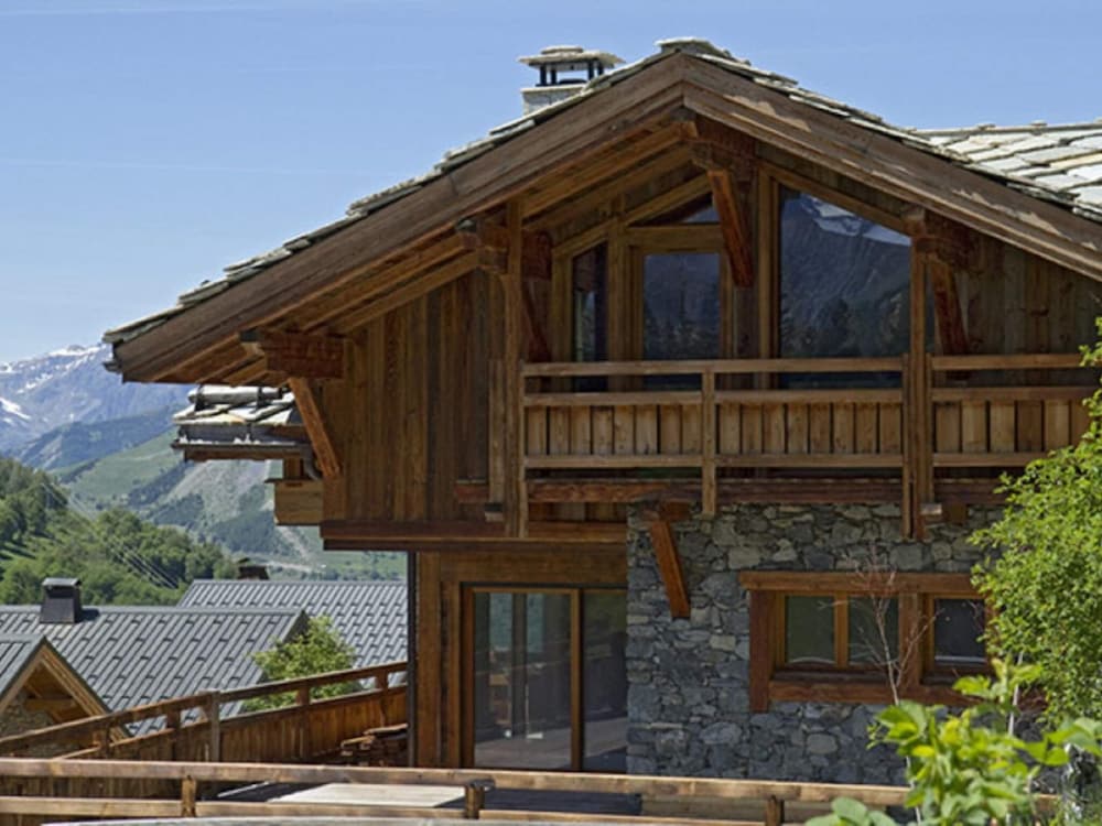 Chalet in Les Deux Alpes With Heated Pool