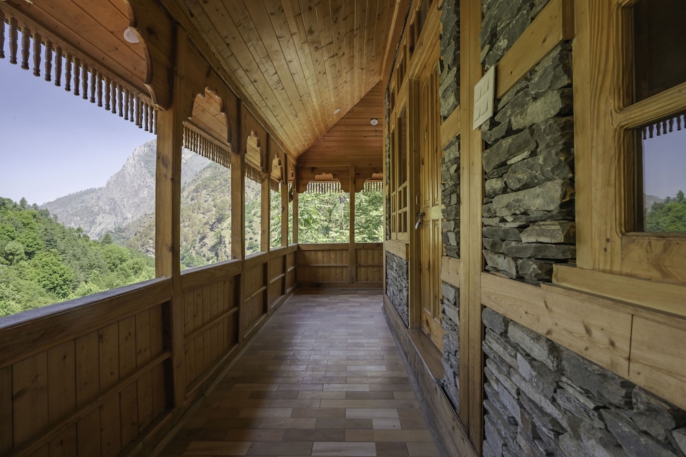 Tirthan Village Resort
