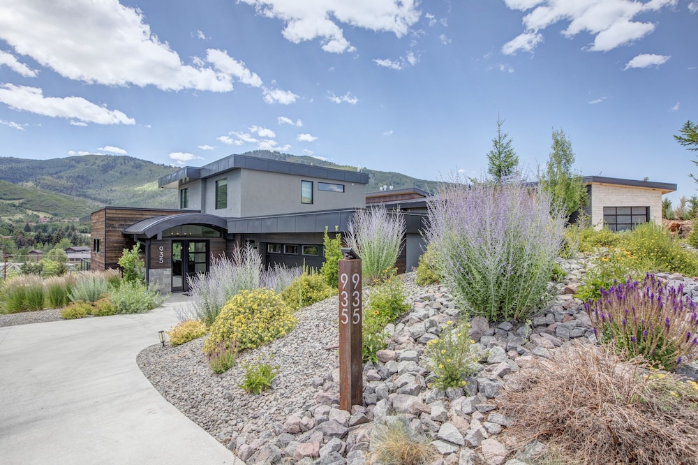 Nine Peaks 4 Bedroom Home