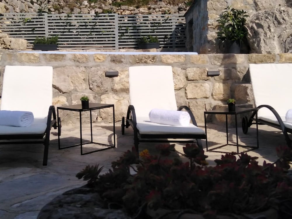 Stone Holiday Home in Brotnice Dalmatia with Outdoor Hot Tub view 4