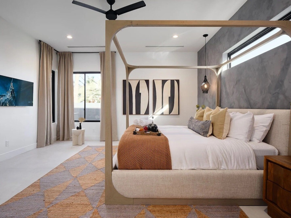 Luxe - Solstice Retreat - Heated Pools - 2 Homes