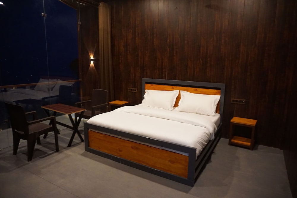 Ekaiva Resort, New Tehri : A Boutique Lake View Hotel