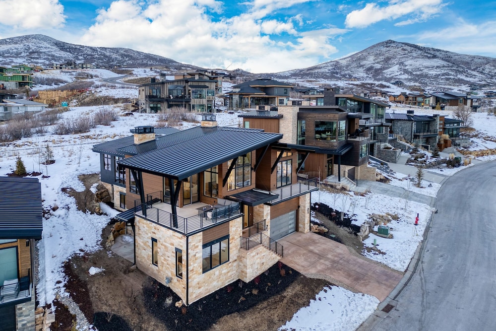 Orion by Avantstay Luxury 5bdr Ski Home w Views Minutes to Deer Valley Lift