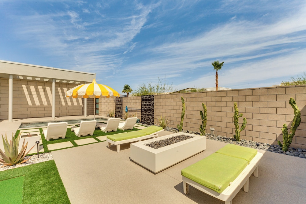 Desert Oasis in Palm Springs w/ Resort-style Perks