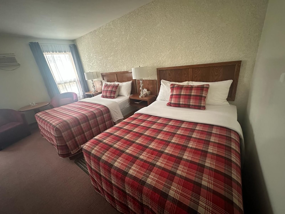 Maple Creek Motor Inn