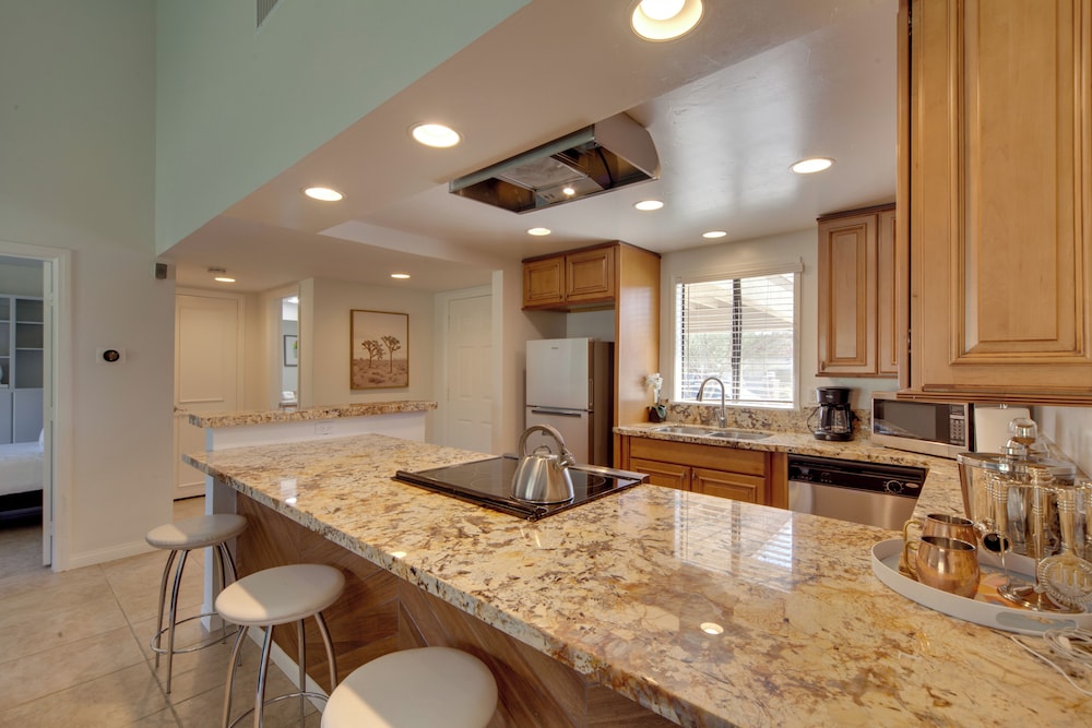 Pet-friendly Stay w/ Patio in Palm Desert Resort!