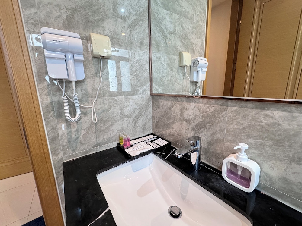 R&F PRINCESS COVE BY RONGYU