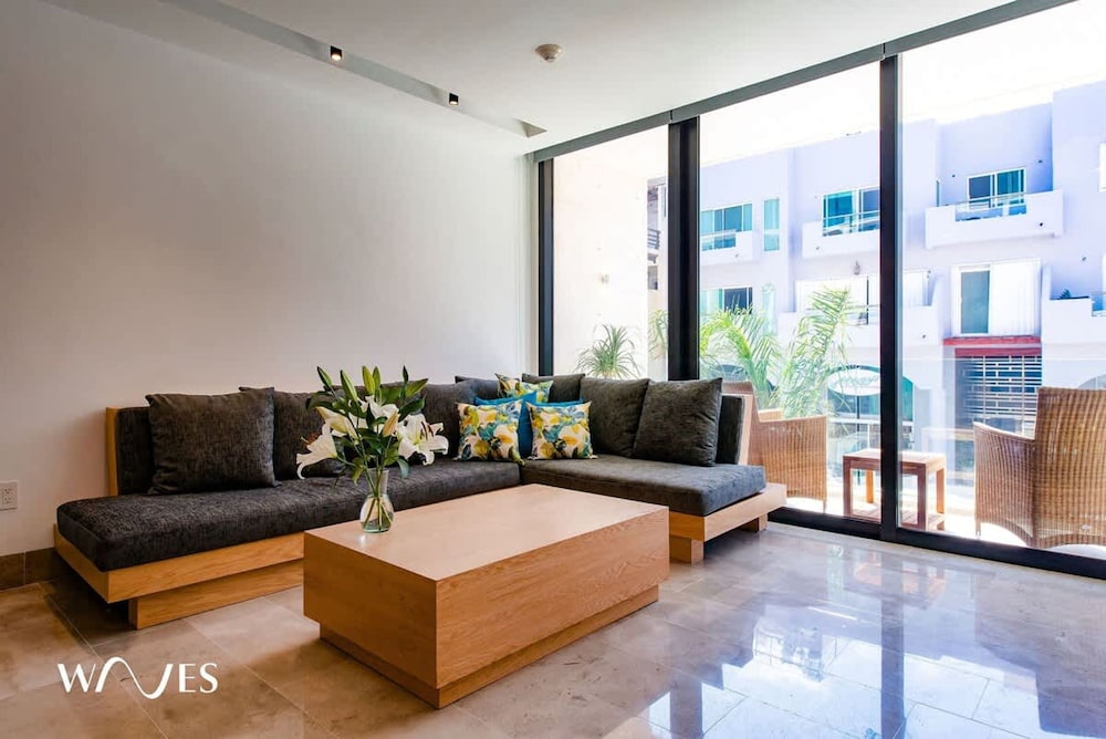 2 Br Steps Away From the Beach Heated Pool
