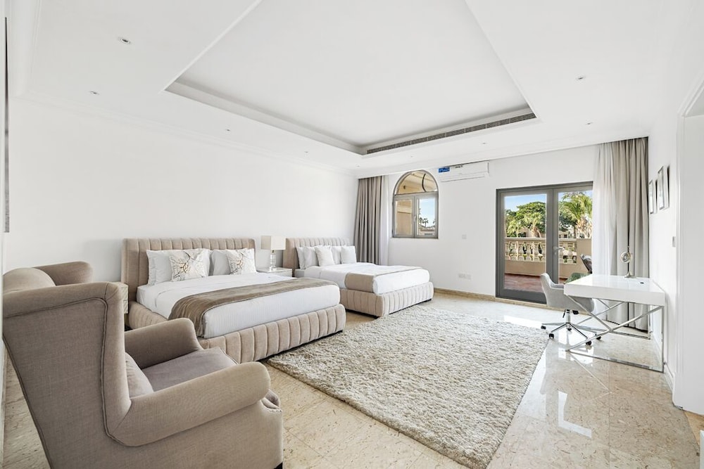 5BR M Private Villa Direct Beach Access