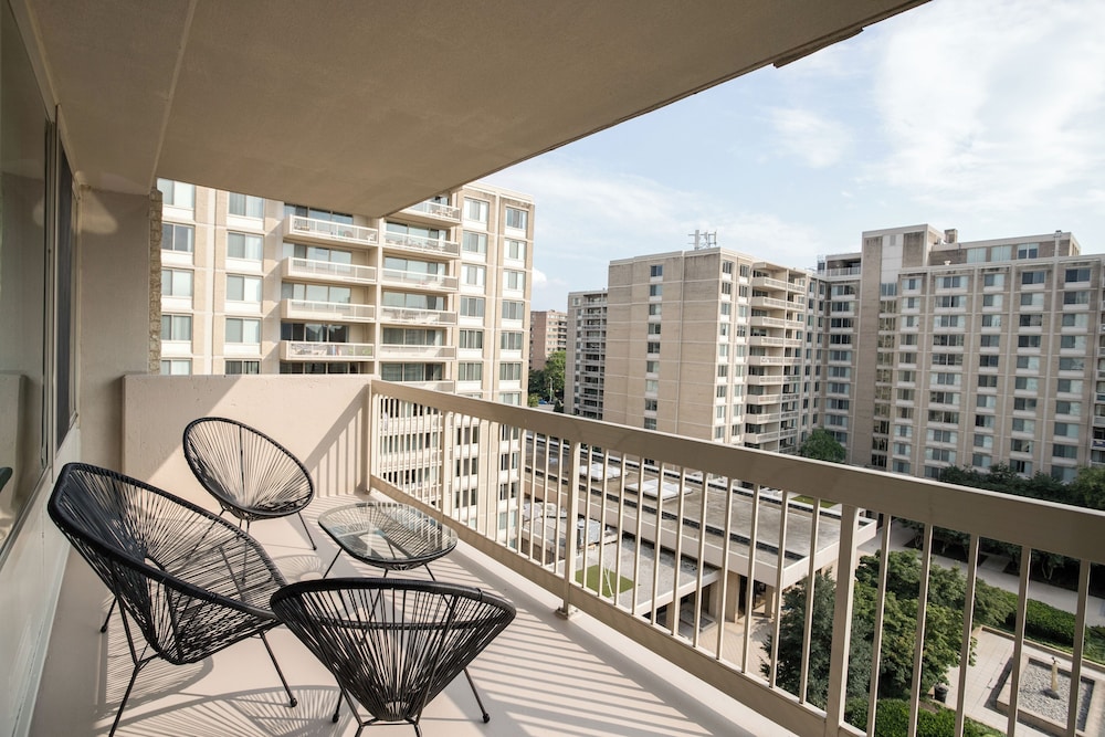 Prime Crystal City Apartments