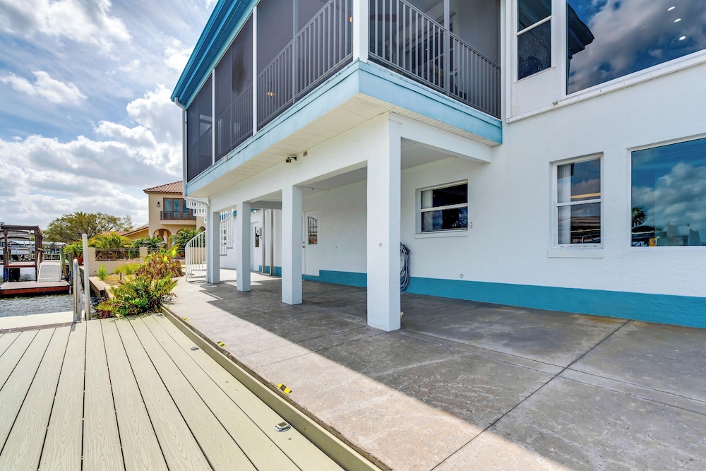 Waterfront Gem: Crystal River Family Home