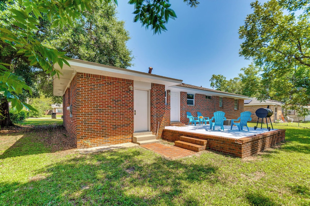 6 Mi to Dtwn Pensacola: Family-friendly Gem!