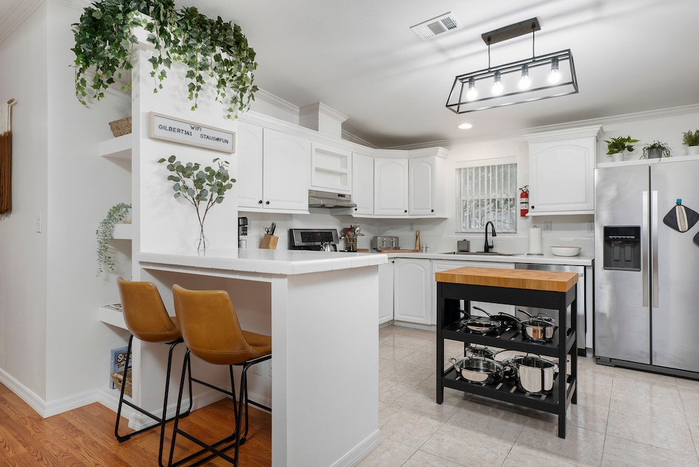 Bright 4BR Home Near Beach Historic Downtown