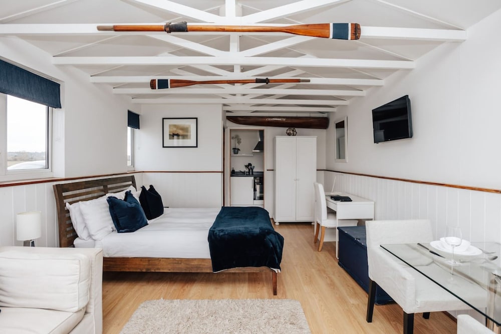 Riverside Cottage - From 1088 Per Night