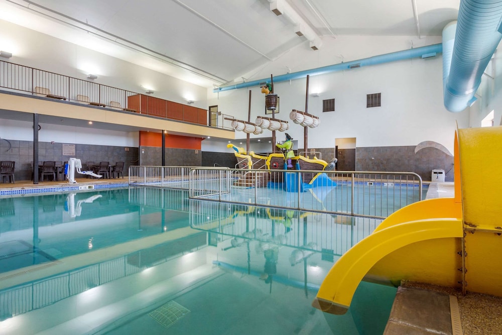 Mitchell Vacations - Comfort Inn And Suites - Property Image 7