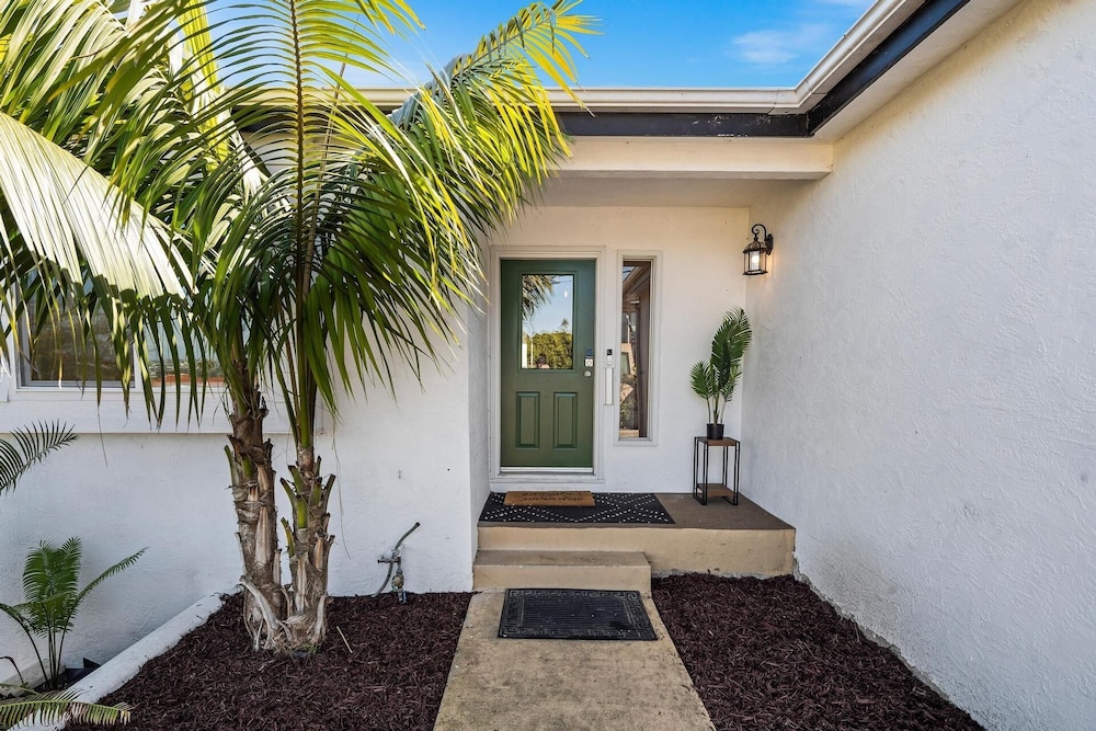 San Diego Coastal Home With Downtown Views! 5 Bedroom Home by RedAwning view 3